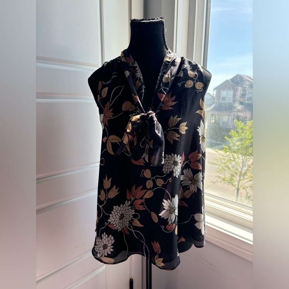 Maeve Anthropologie 100% Silk sleeveless blouse black floral Tie Neck Pussybow - Picture 5 of 9